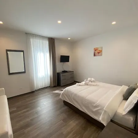 Konukevi Millstone House 4*